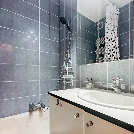 Apartment 2 Bedroom Cozy In *